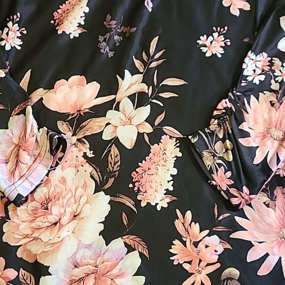 Love u Dear Floral Womens Top NWOT - Picture 3 of 4